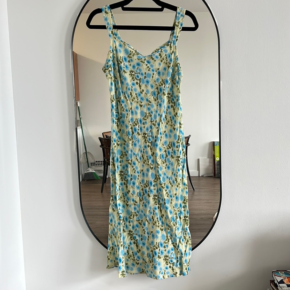 Beautiful vintage floral dress